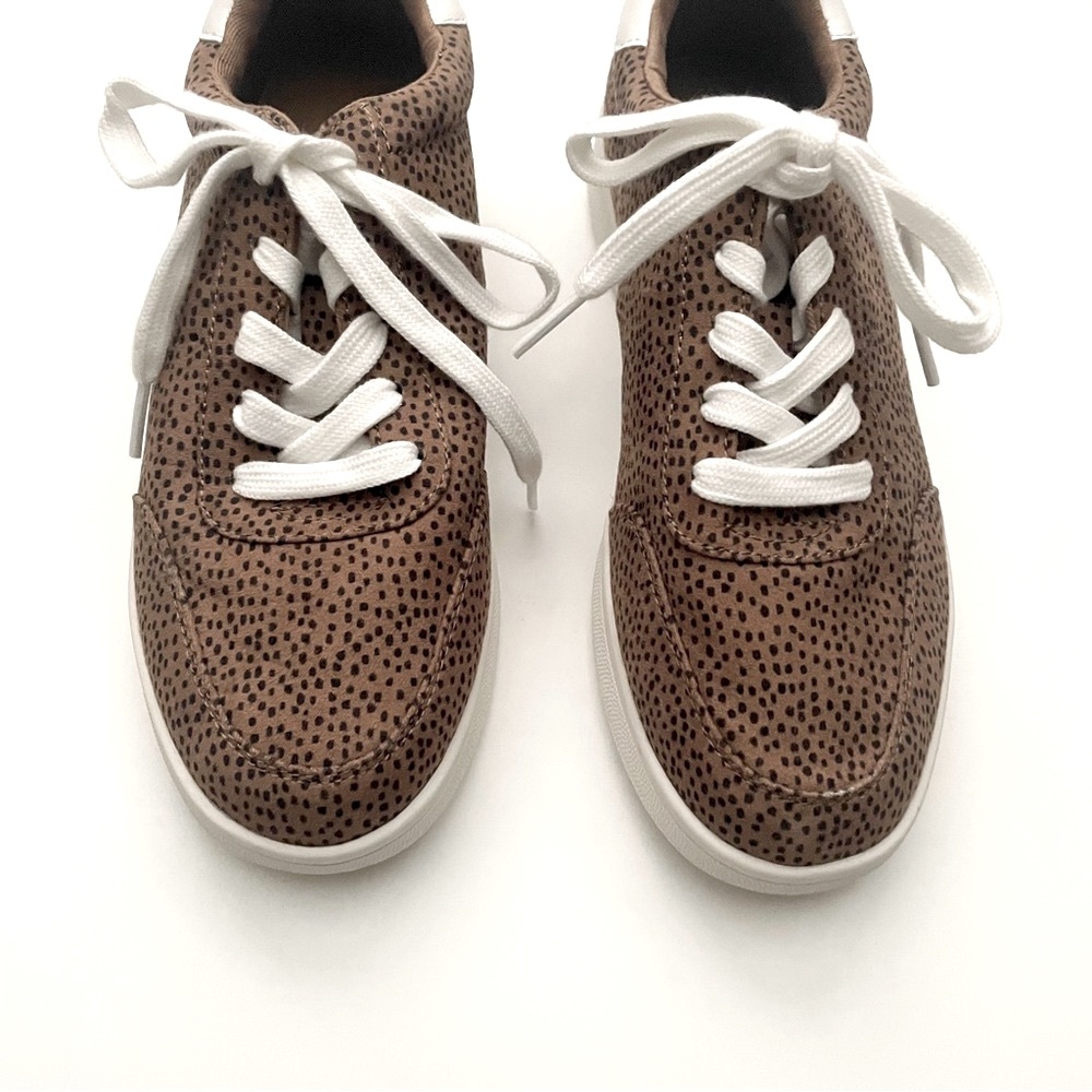 Old Navy Animal Print Lace Up Sneaker Women Size 7